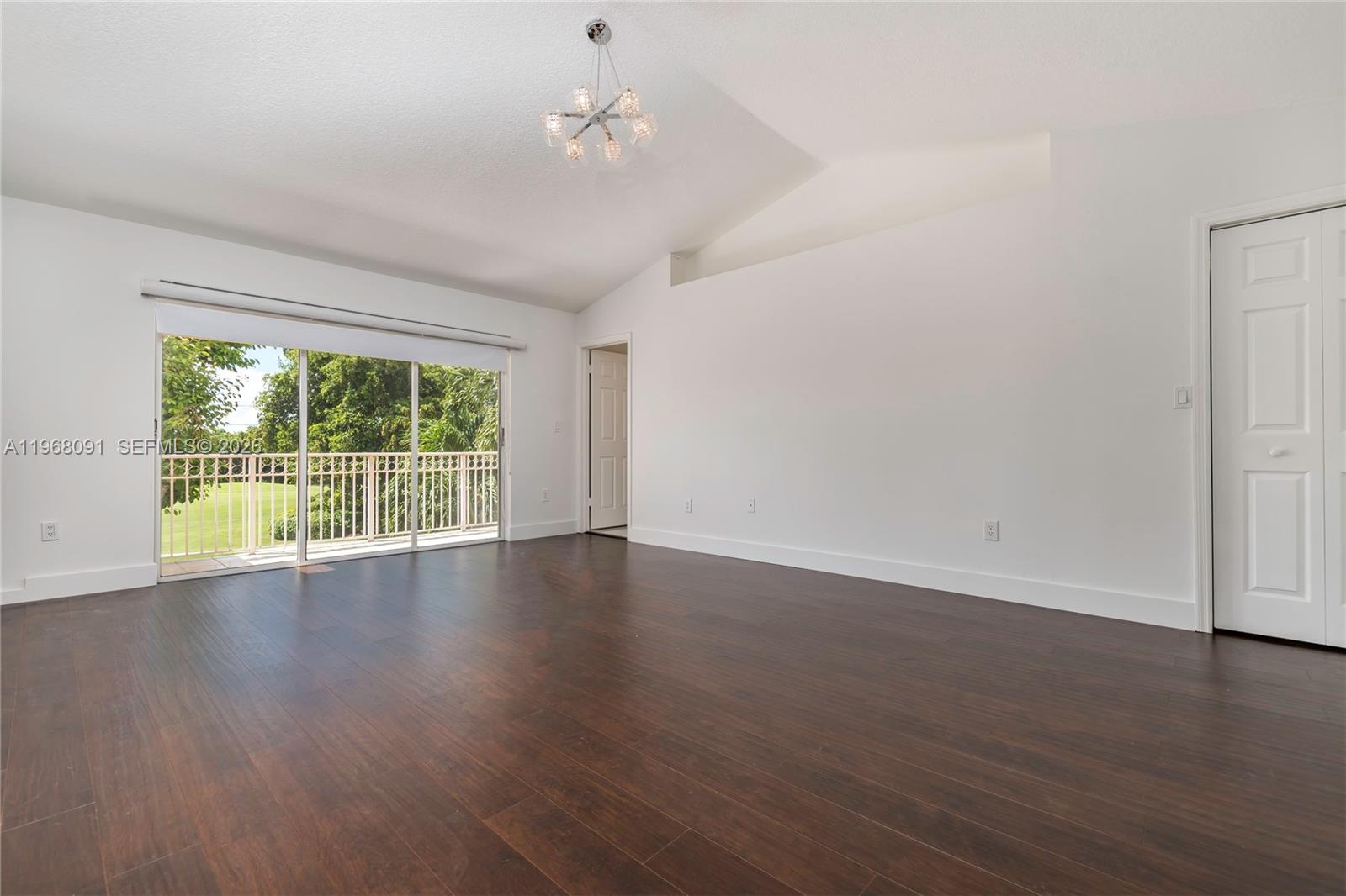 DORAL GLEN T-17816 - Residential