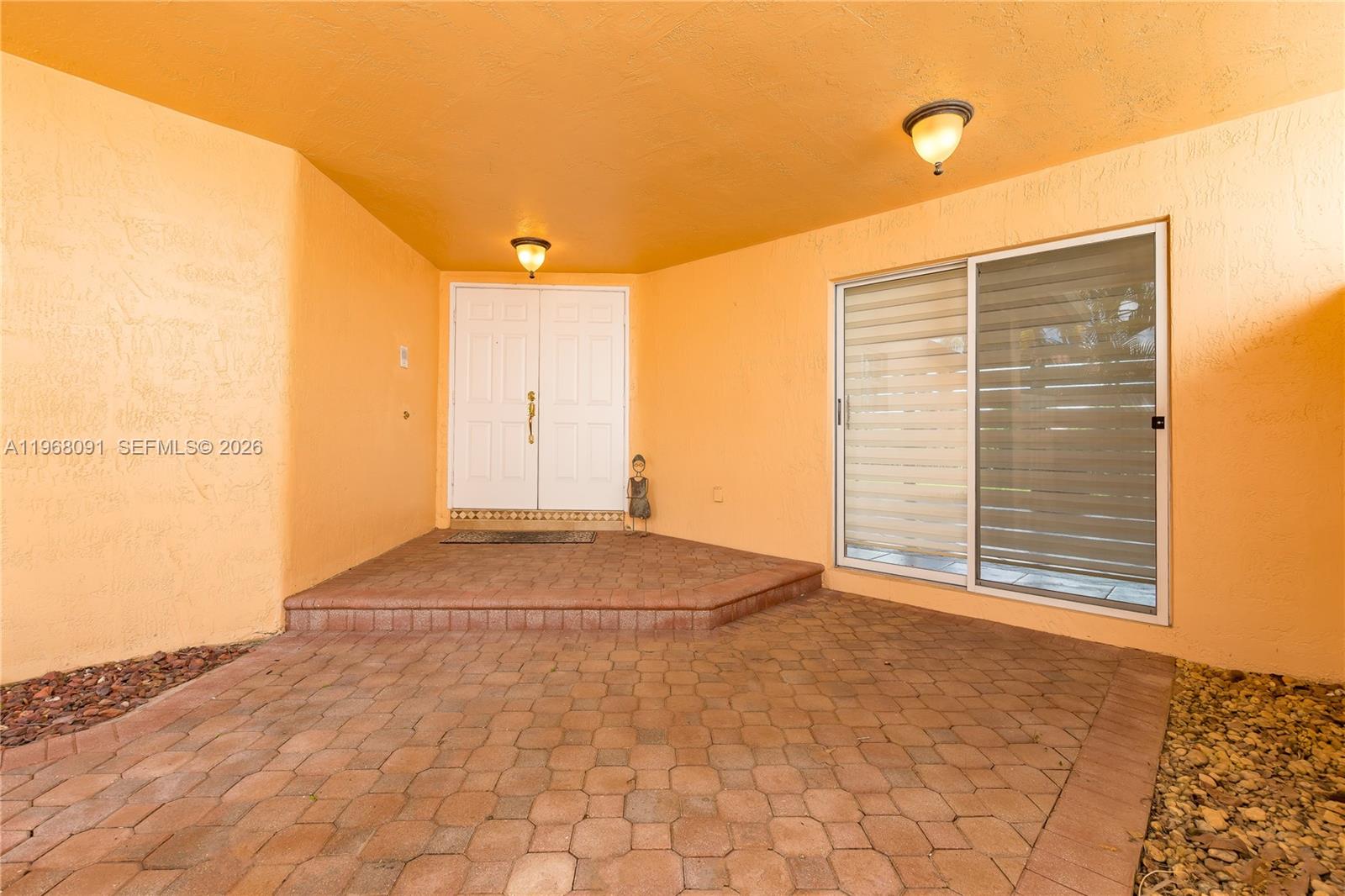 DORAL GLEN T-17816 - Residential