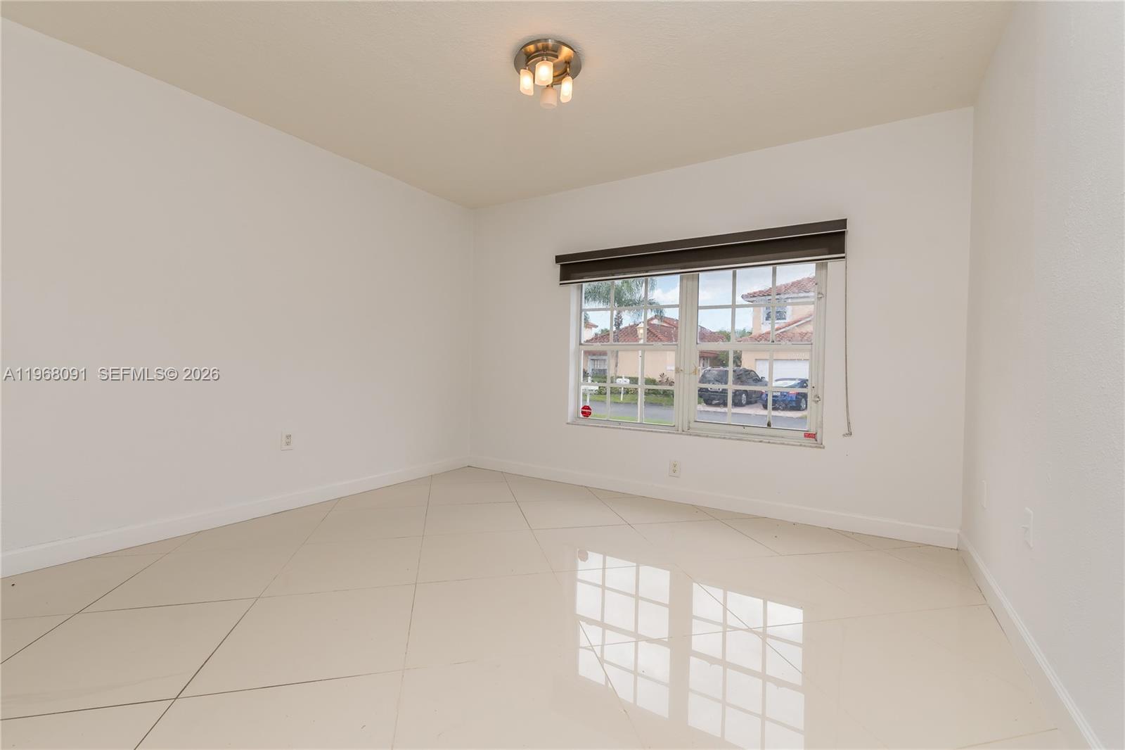 DORAL GLEN T-17816 - Residential