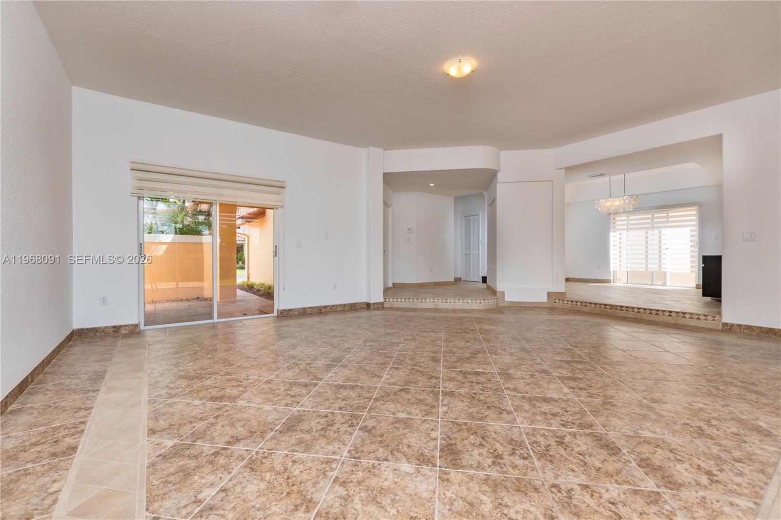 DORAL GLEN T-17816 - Residential