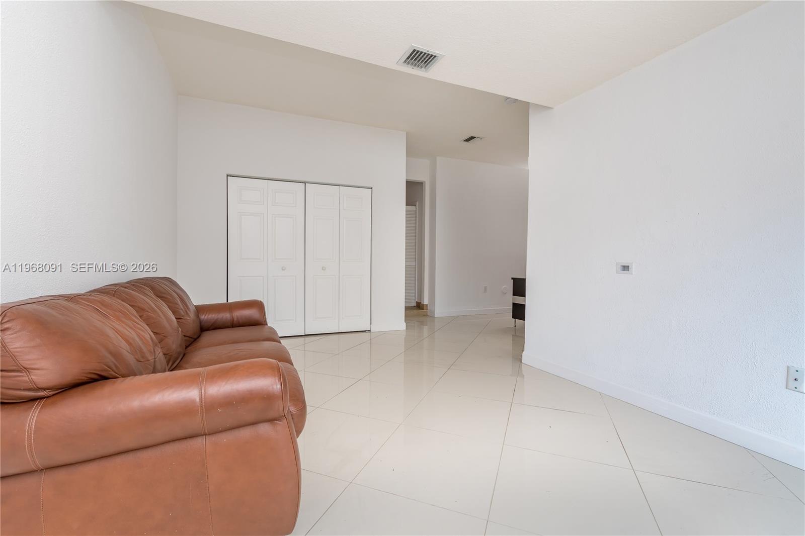 DORAL GLEN T-17816 - Residential