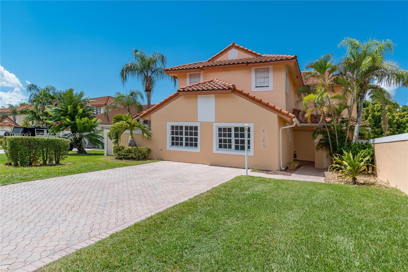 DORAL GLEN T-17816 - Residential