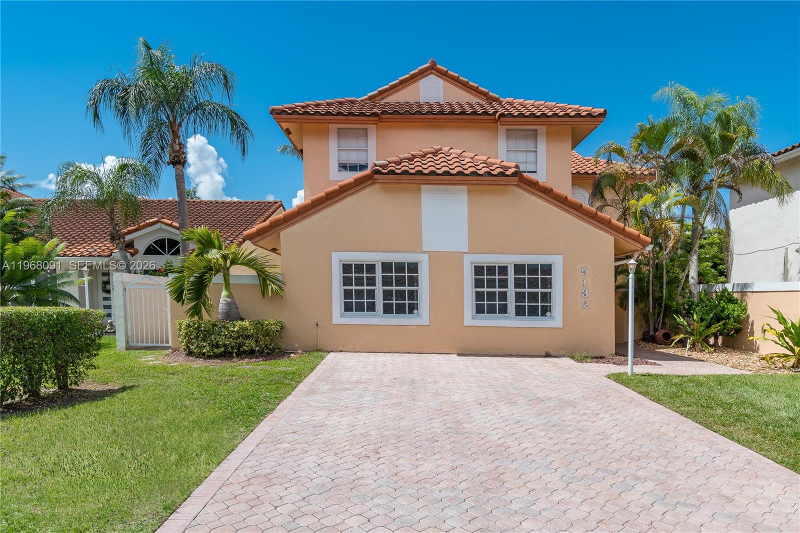 DORAL GLEN T-17816 - Residential