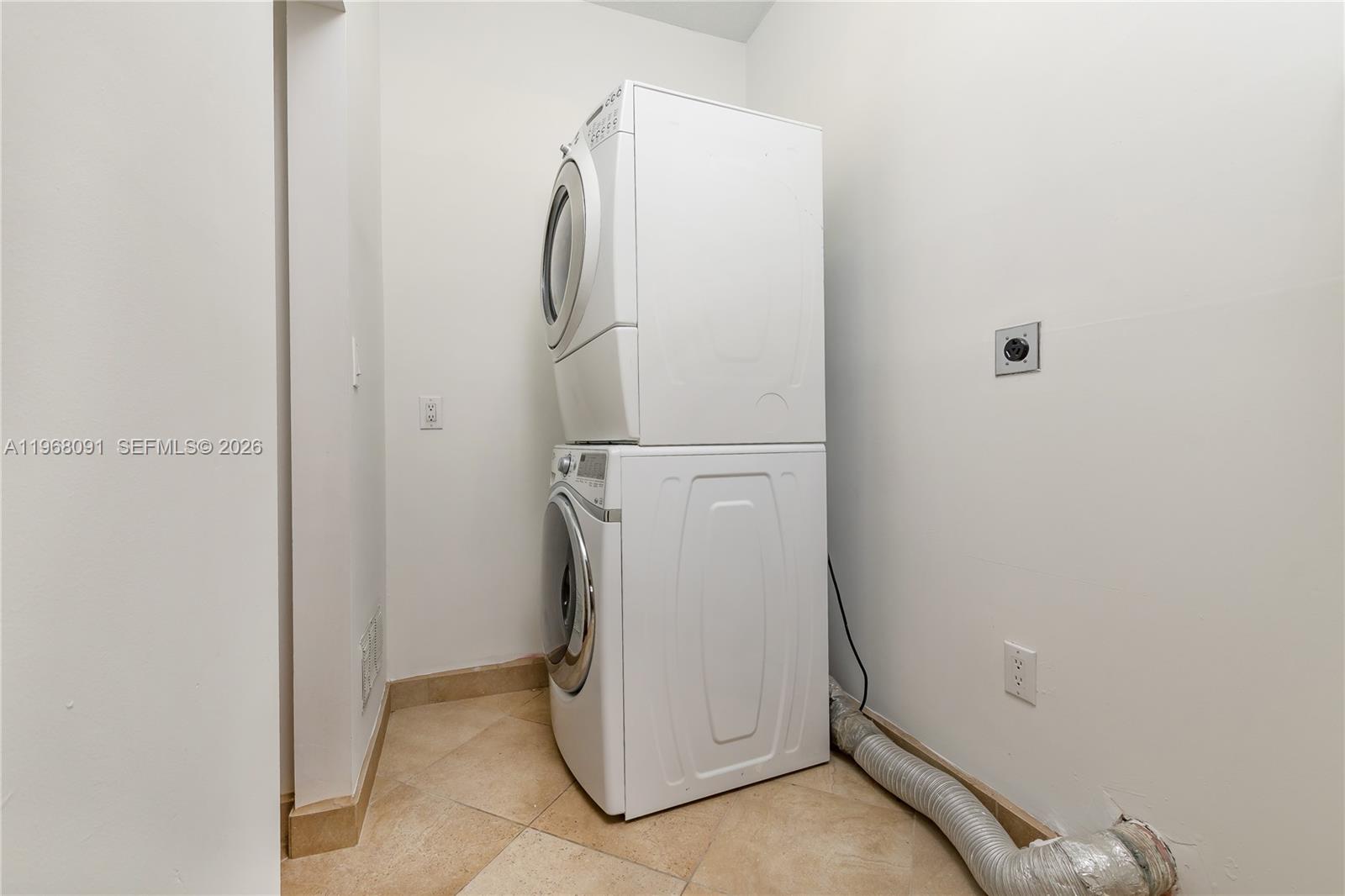 DORAL GLEN T-17816 - Residential