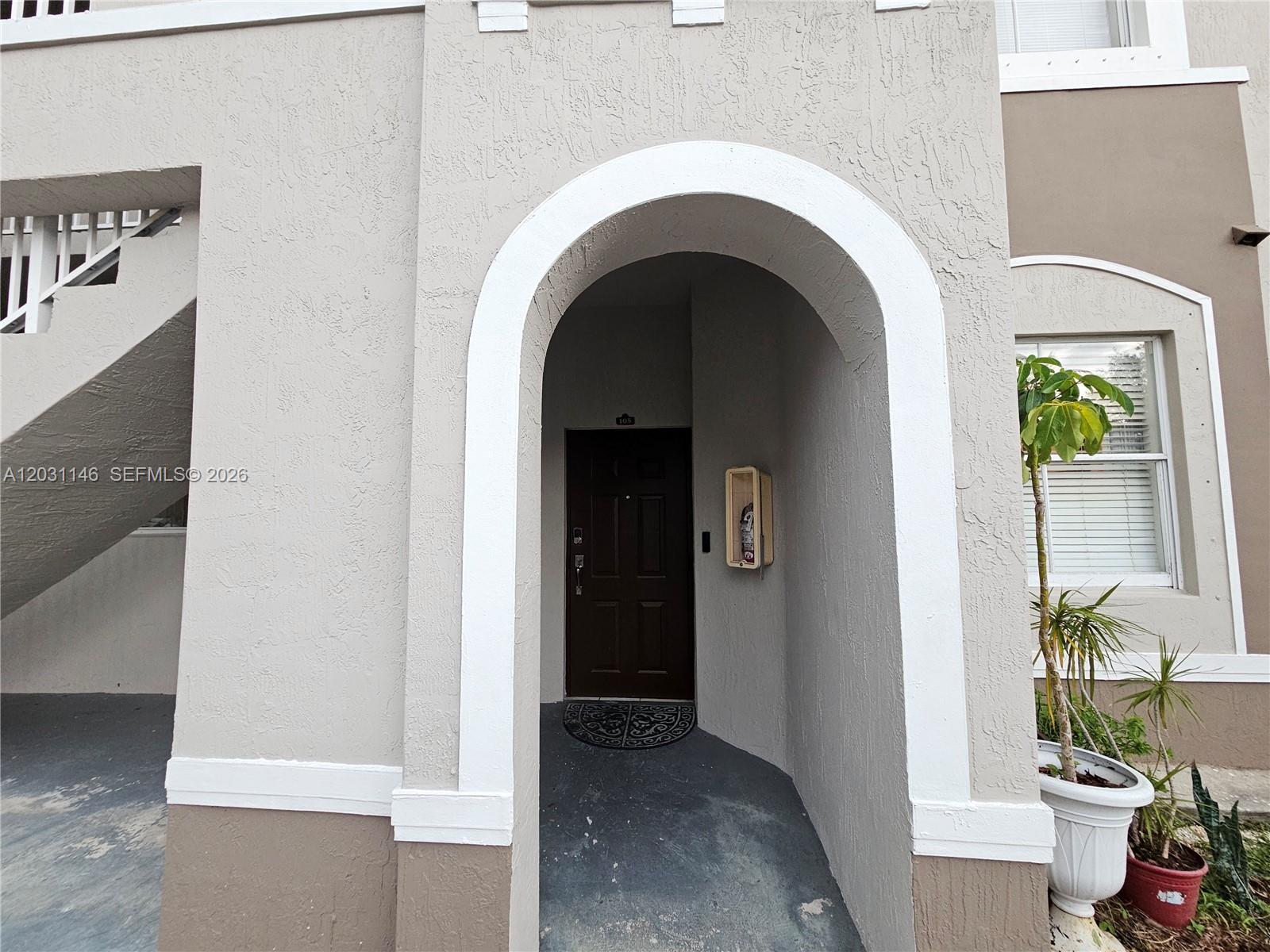 1661 SE 28th St 105
