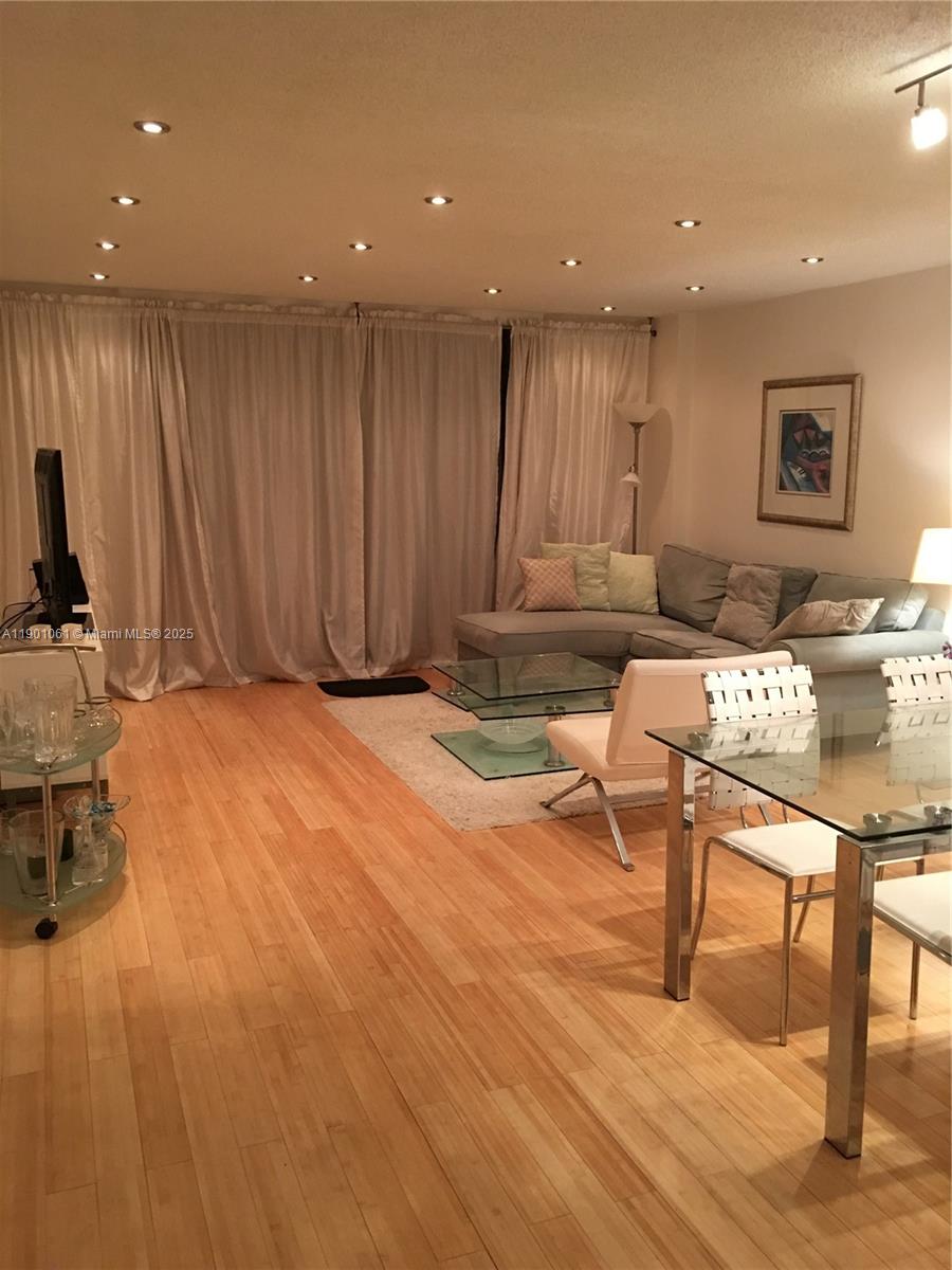 ARLEN BEACH CONDO - Residential