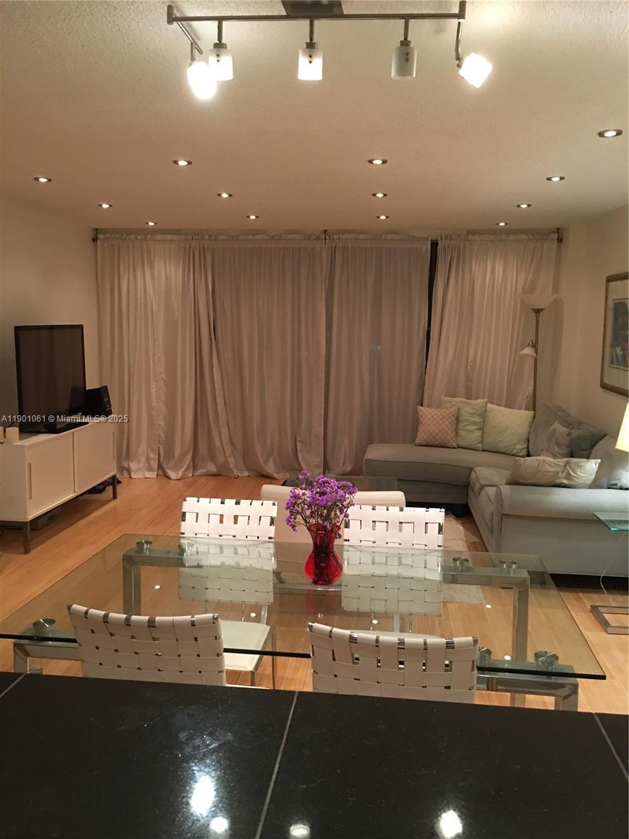 ARLEN BEACH CONDO - Residential