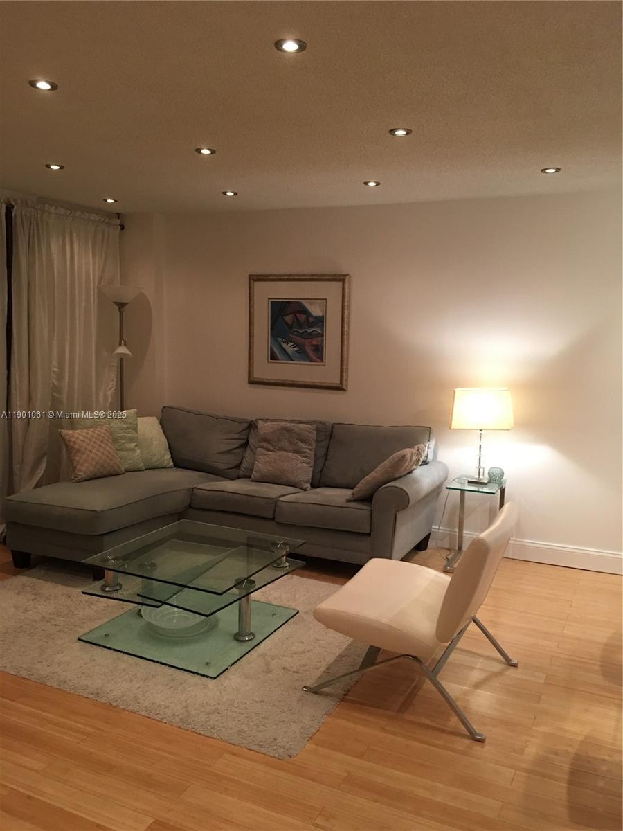 ARLEN BEACH CONDO - Residential
