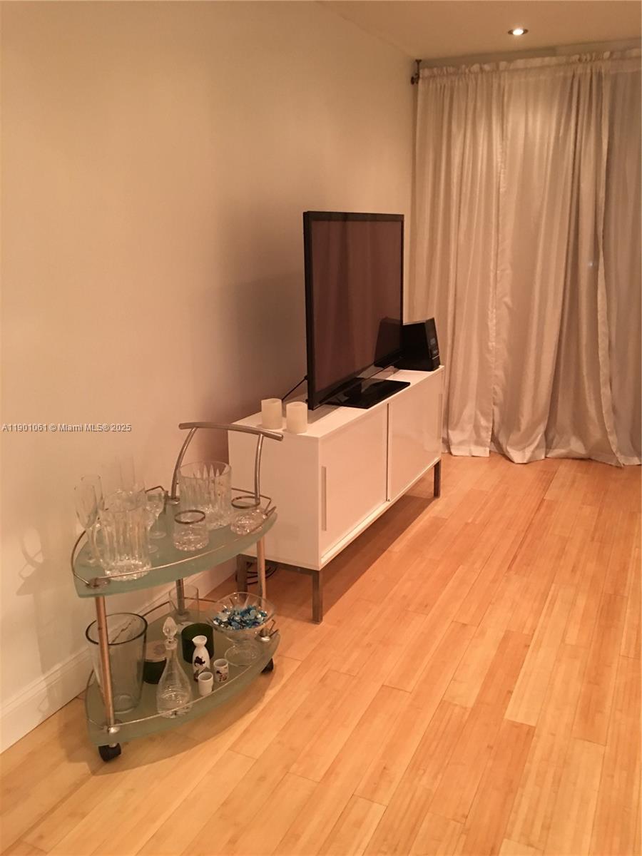 ARLEN BEACH CONDO - Residential