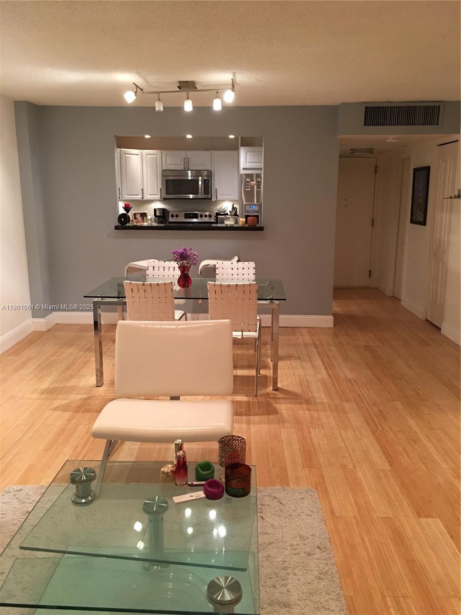 ARLEN BEACH CONDO - Residential