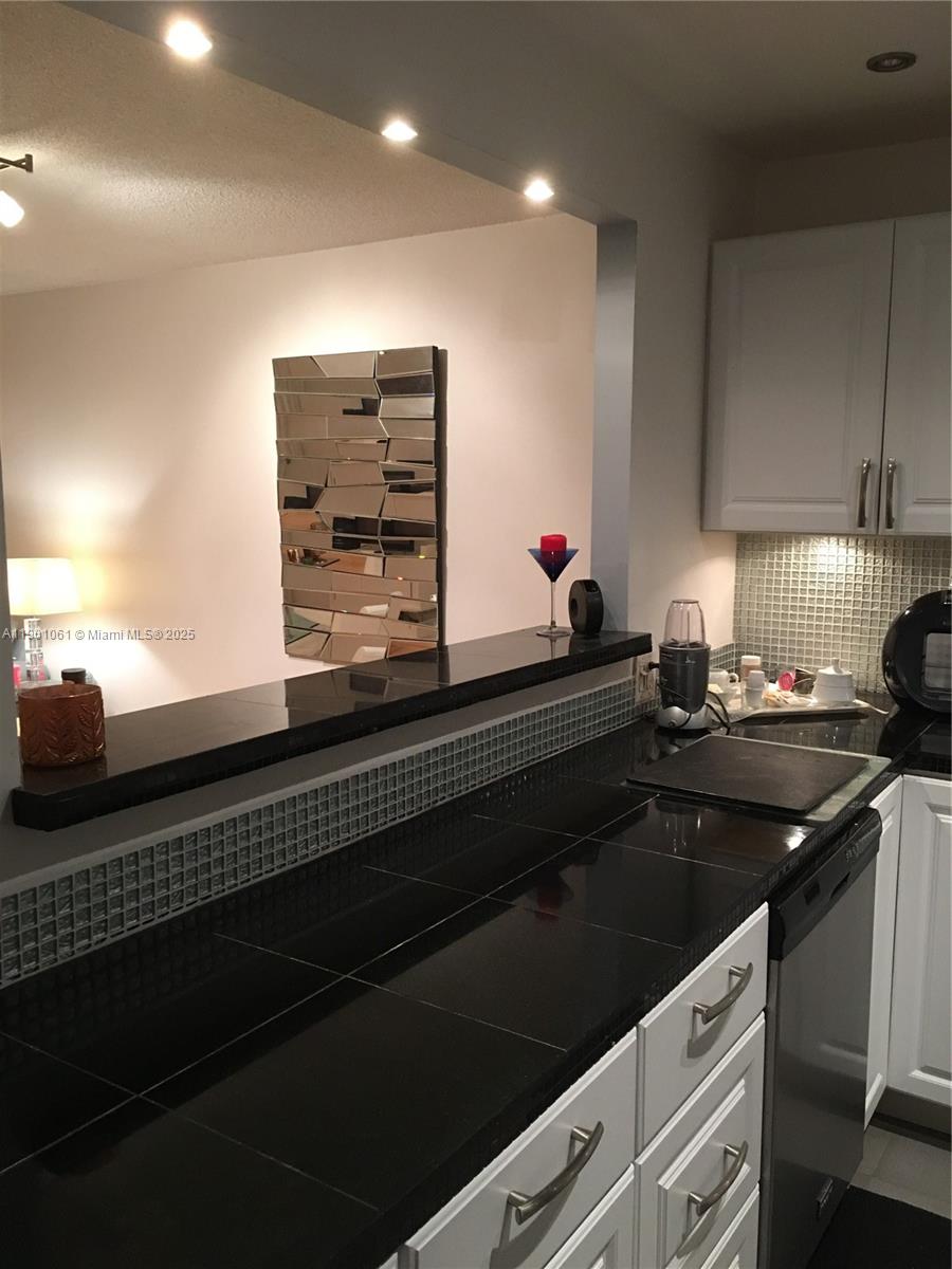 ARLEN BEACH CONDO - Residential