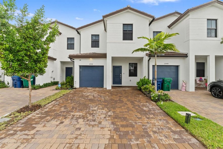 Beautiful Townhouse with a garage and a spacious yard, modern kitchens, and in-unit washer and dryer. All rooms are generously sized. Conveniently located near major highways and US1, close to top-rated schools and major shopping centers. It's the perfect place for you and your family to enjoy the peace of mind of living in a new community.