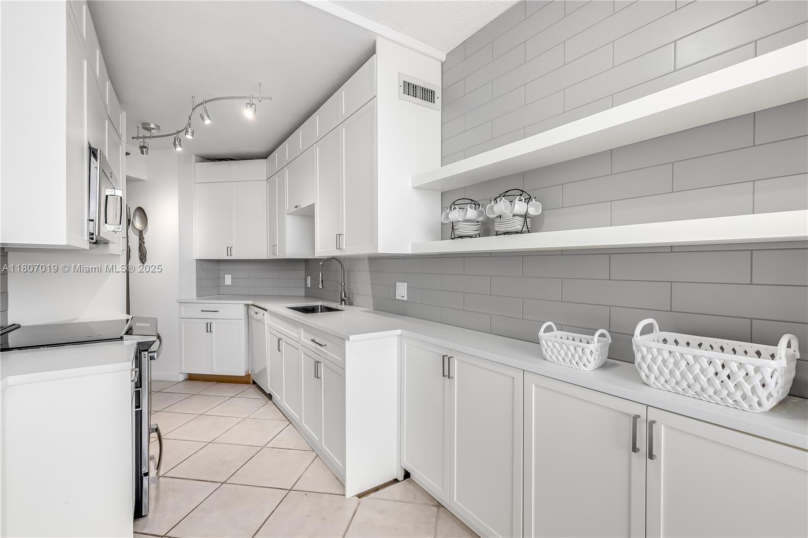 PORTSVIEW @ THE WATERWAYS - Residential