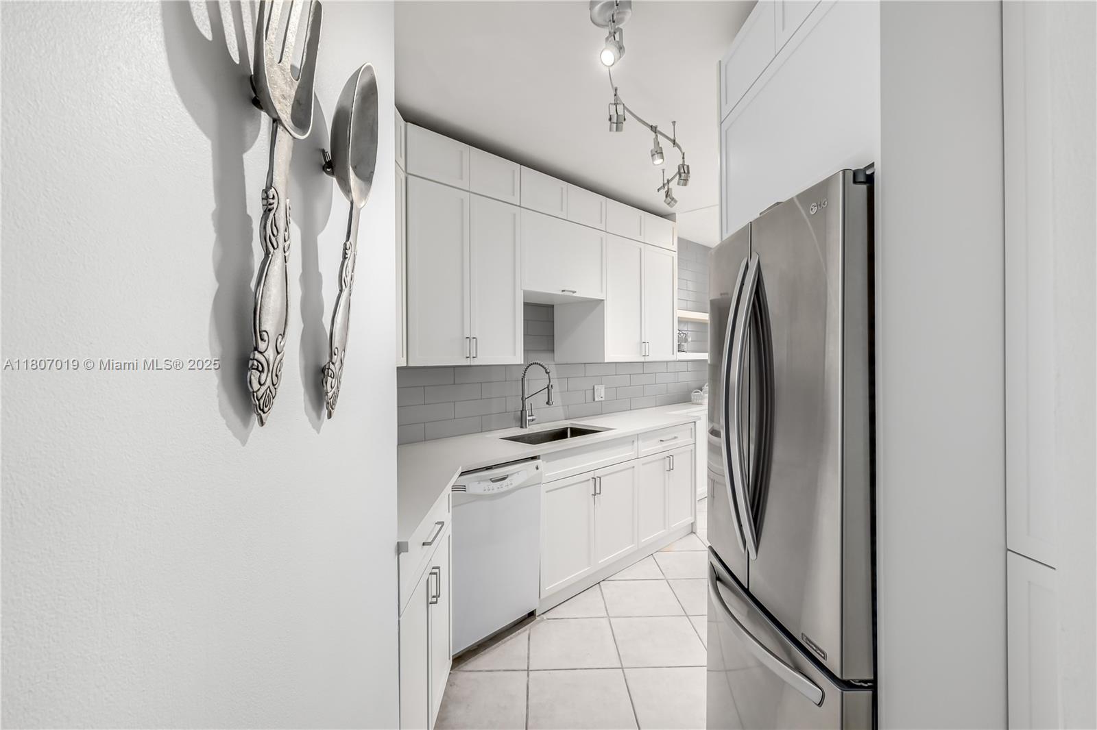 PORTSVIEW @ THE WATERWAYS - Residential