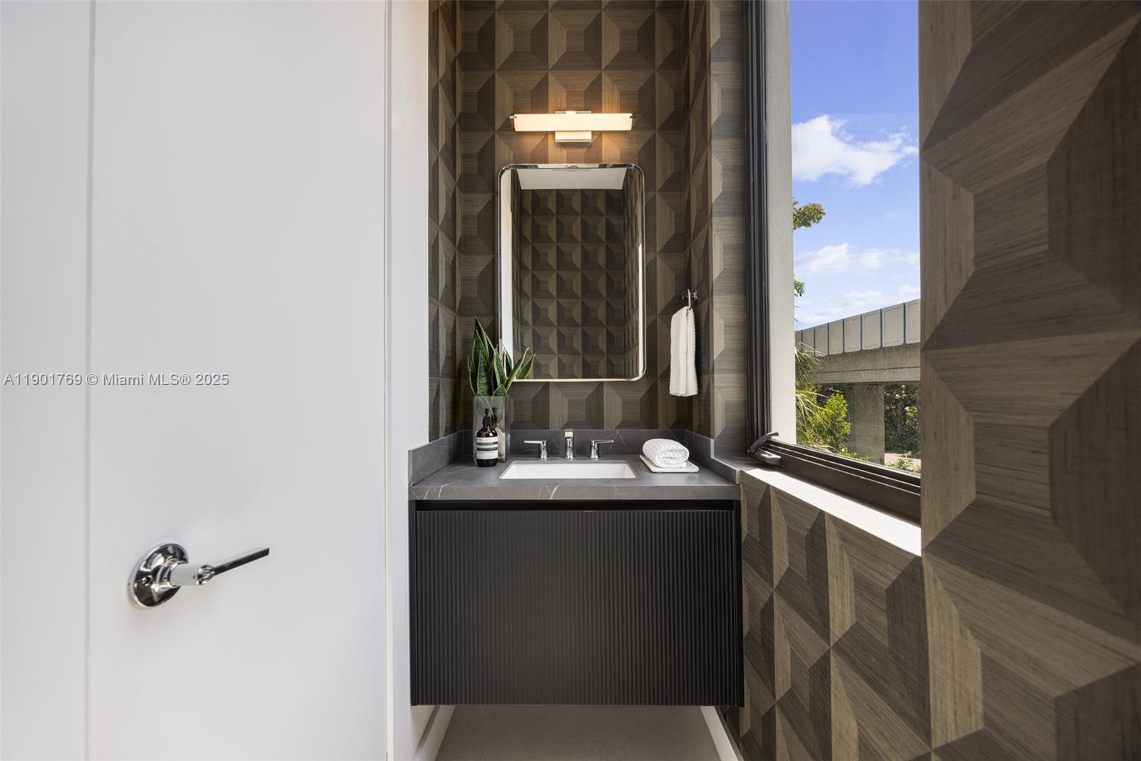 THE ROADS TOWNHOUSE - Residential
