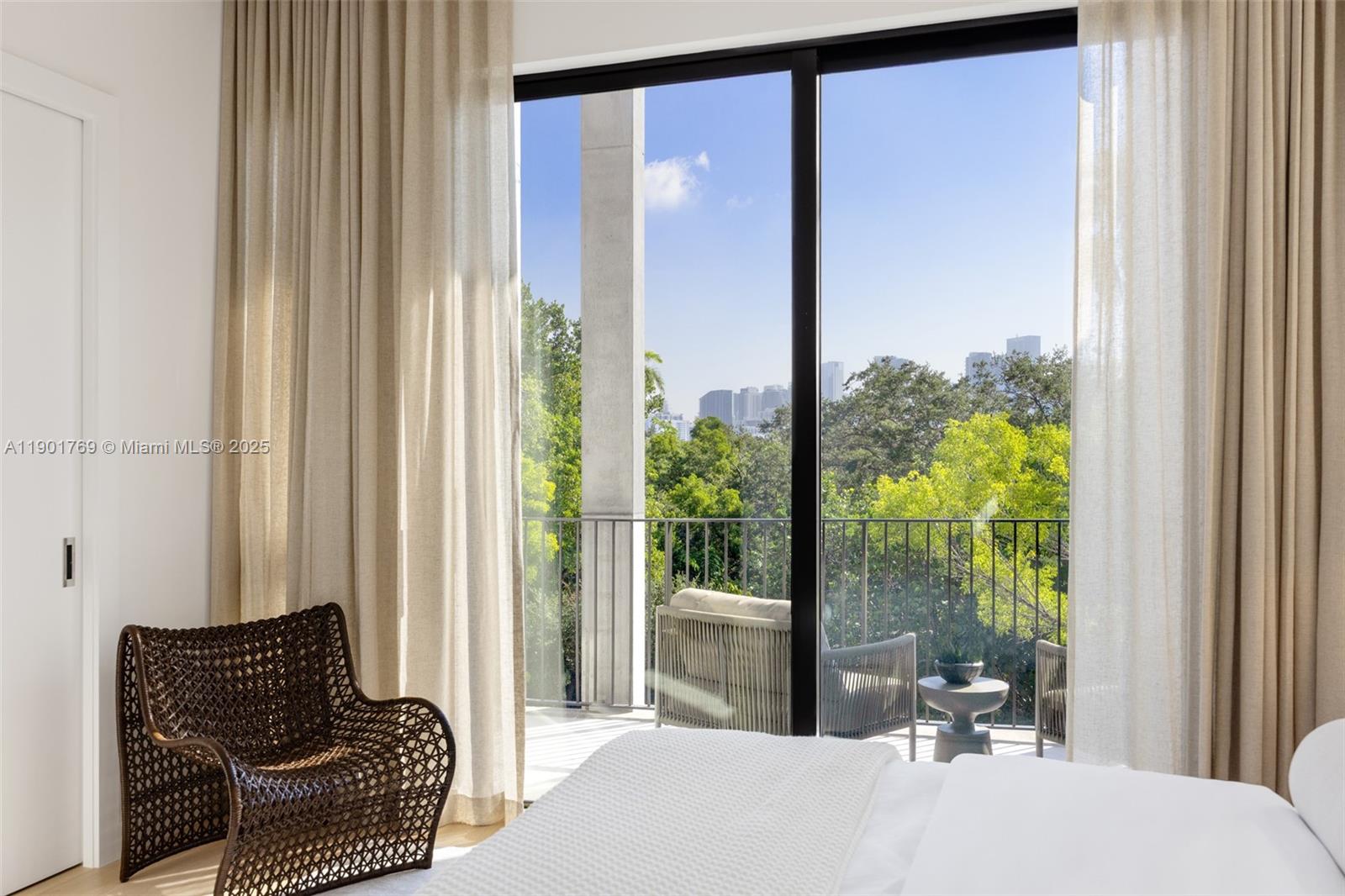 THE ROADS TOWNHOUSE - Residential