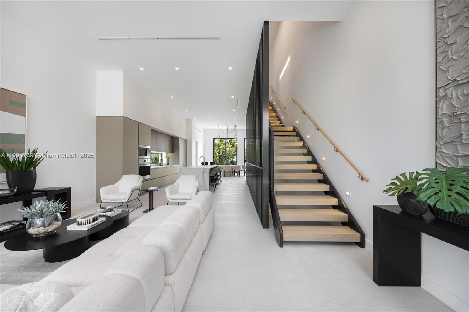 THE ROADS TOWNHOUSE - Residential