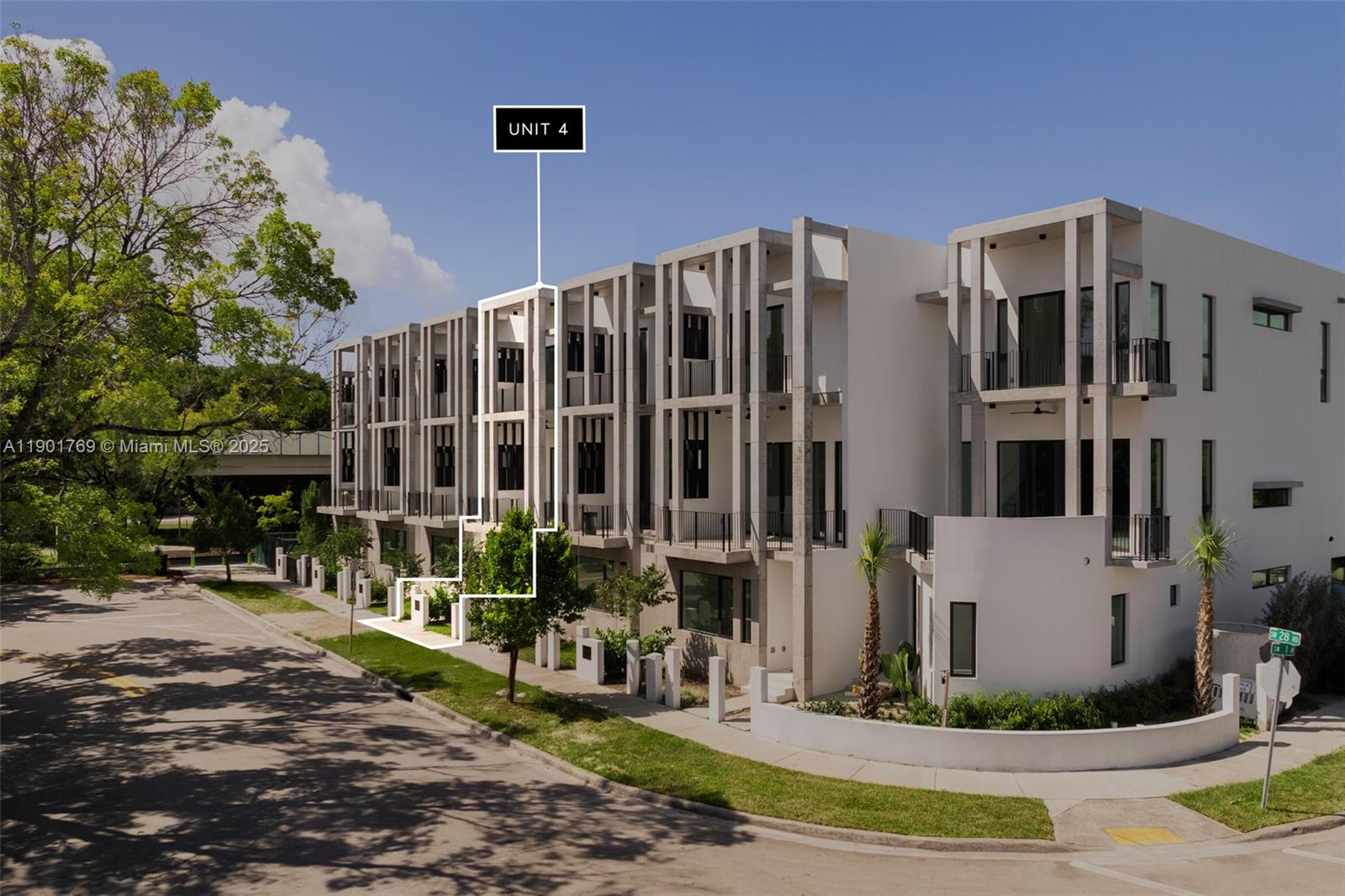 THE ROADS TOWNHOUSE - Residential
