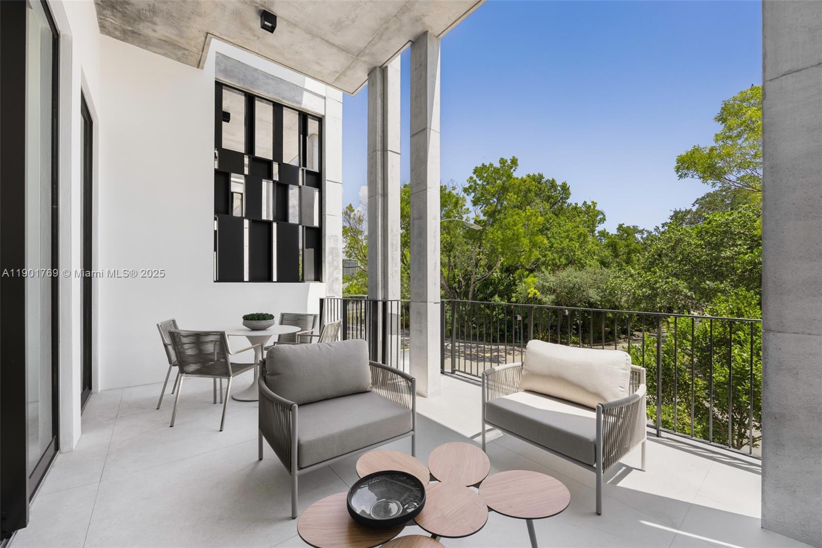 THE ROADS TOWNHOUSE - Residential