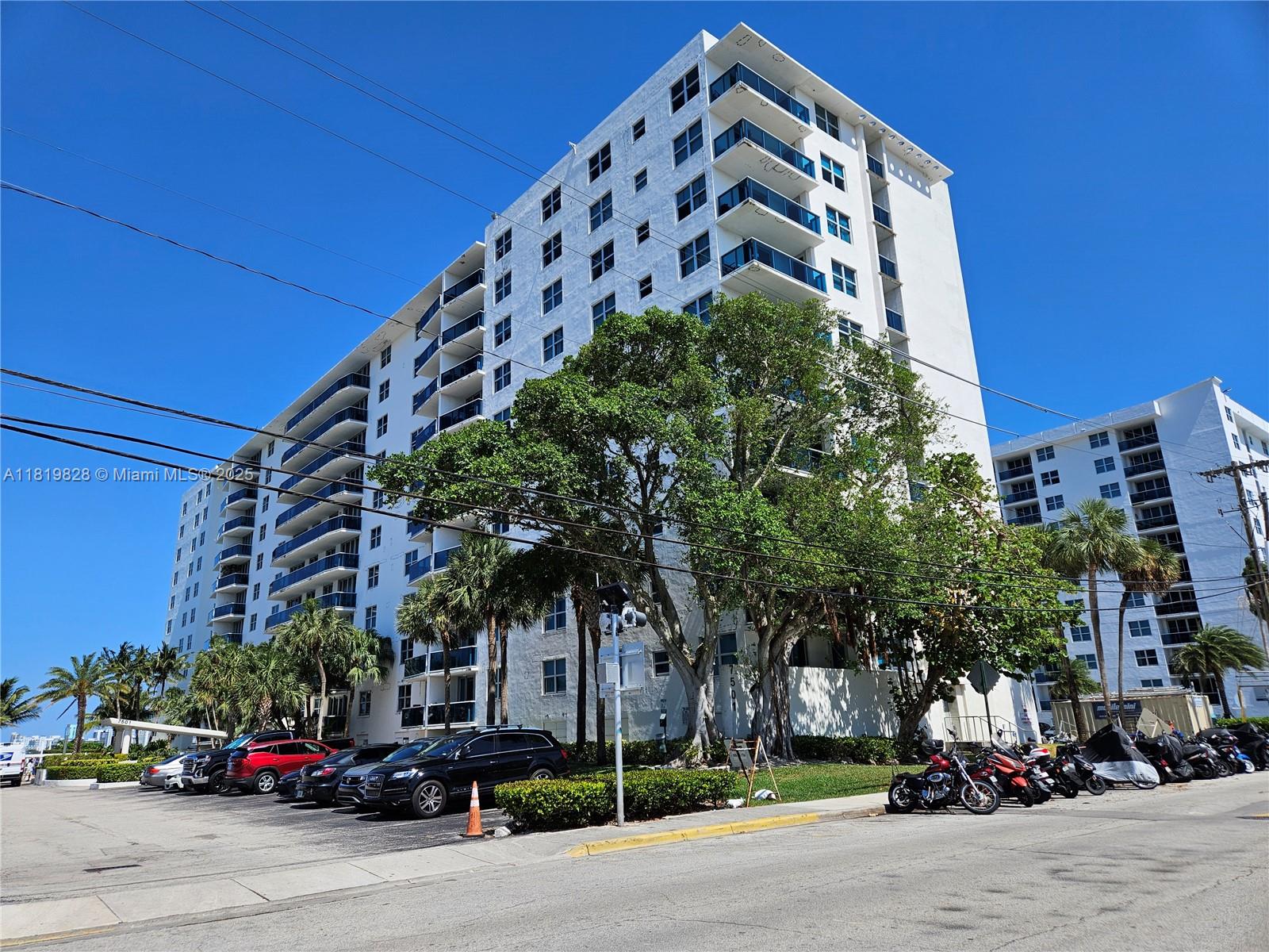 Rental Property at 7501 E Treasure Dr 1L, North Bay Village, Miami-Dade County, Florida - Bedrooms: 1 
Bathrooms: 1  - $2,380 MO.