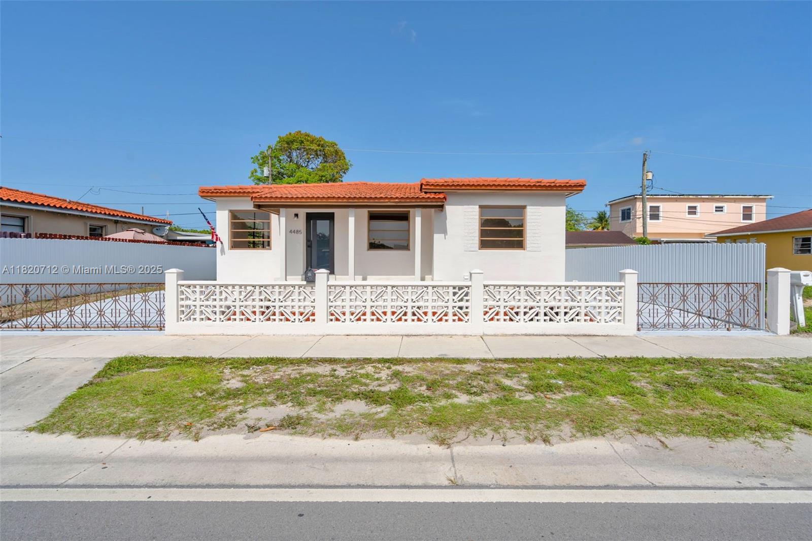 4485 E 8th Ave, Hialeah, Miami-Dade County, Florida - 3 Bedrooms  
1 Bathrooms - 