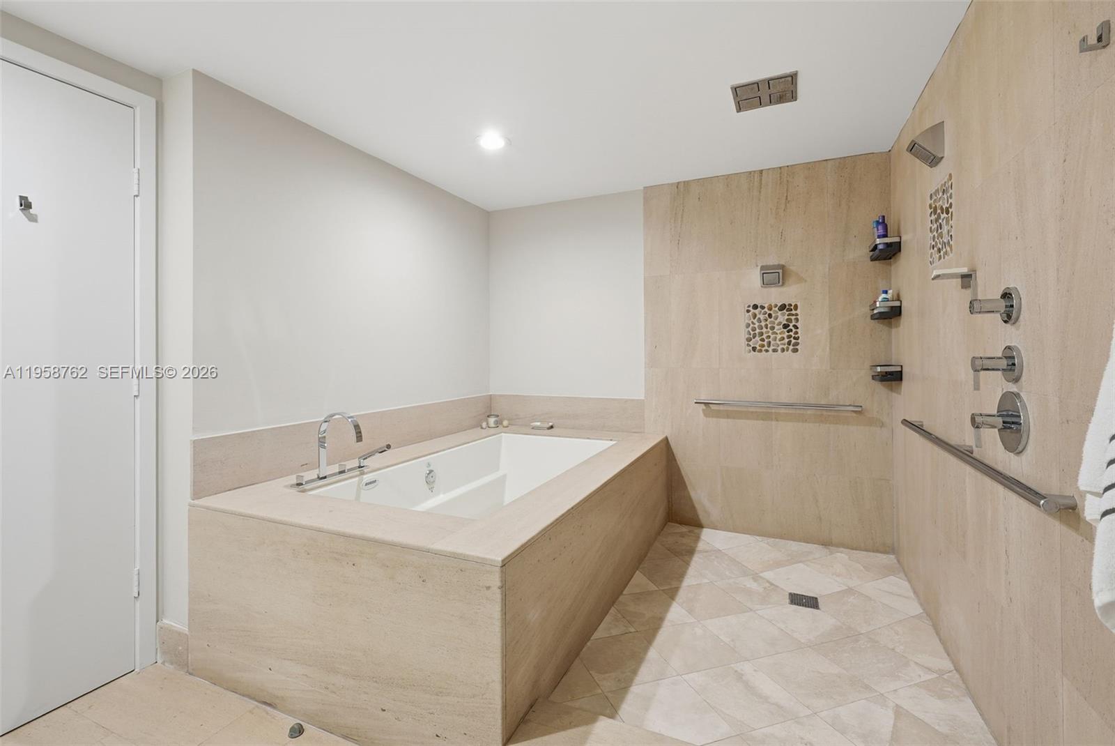 MEI CONDO - Residential