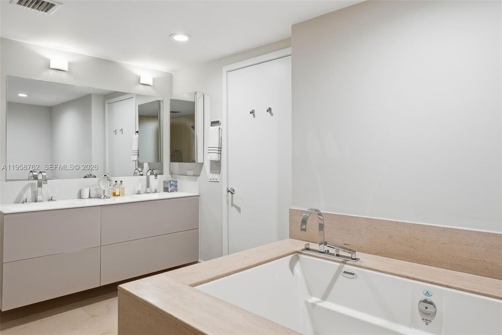 MEI CONDO - Residential