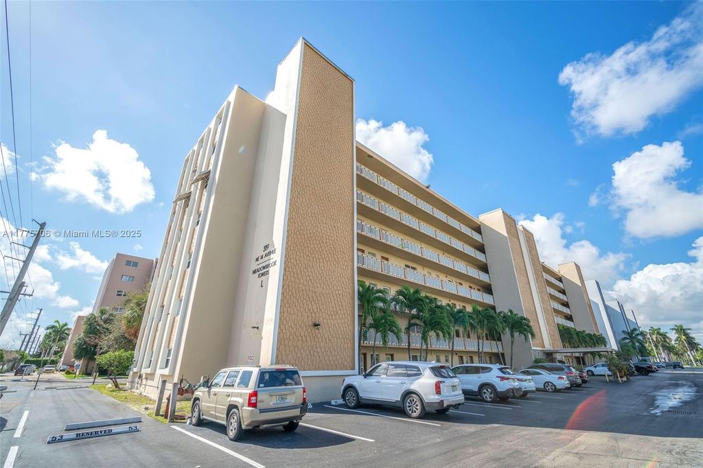 Photo of 319 NE 14th Ave #202, Hallandale Beach, FL 33009 (MLS # A11775706)