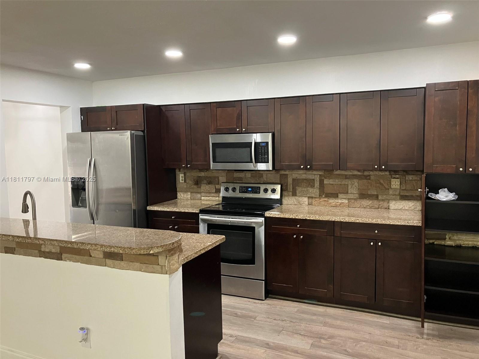 CALUSA POINT - Residential
