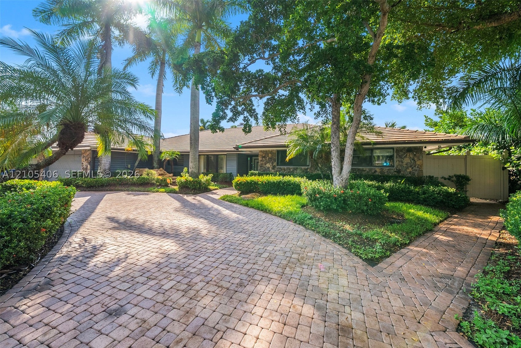 407 Sunset Dr