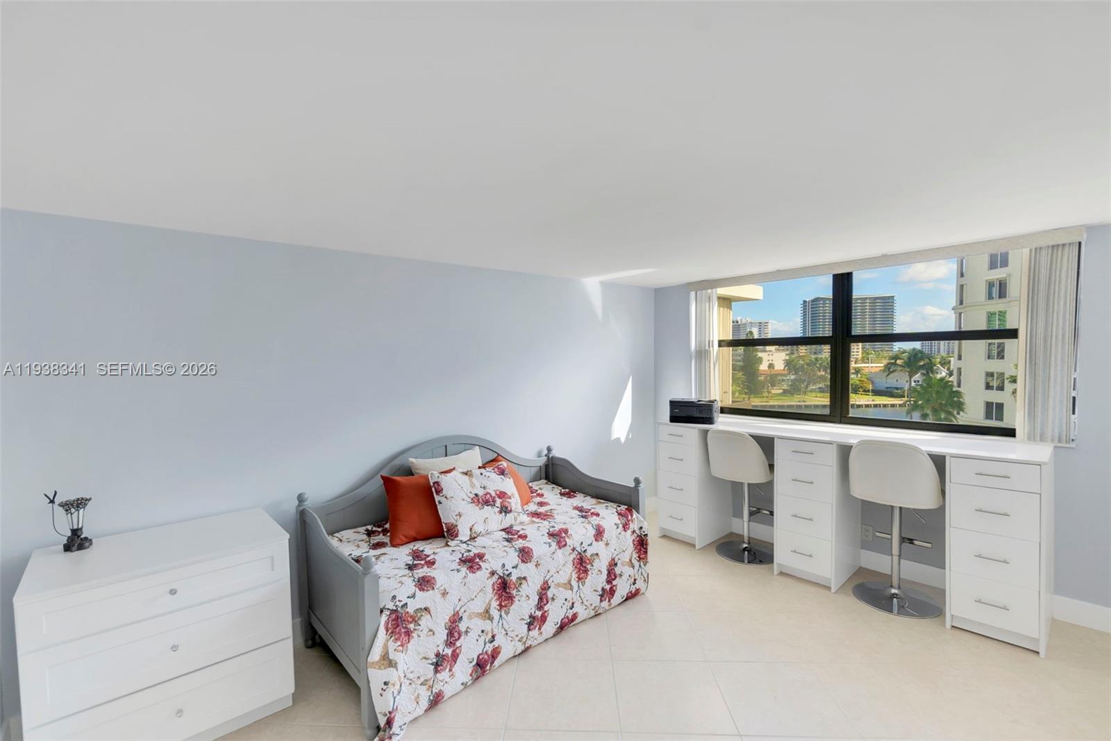 VOYAGER CONDO - Residential