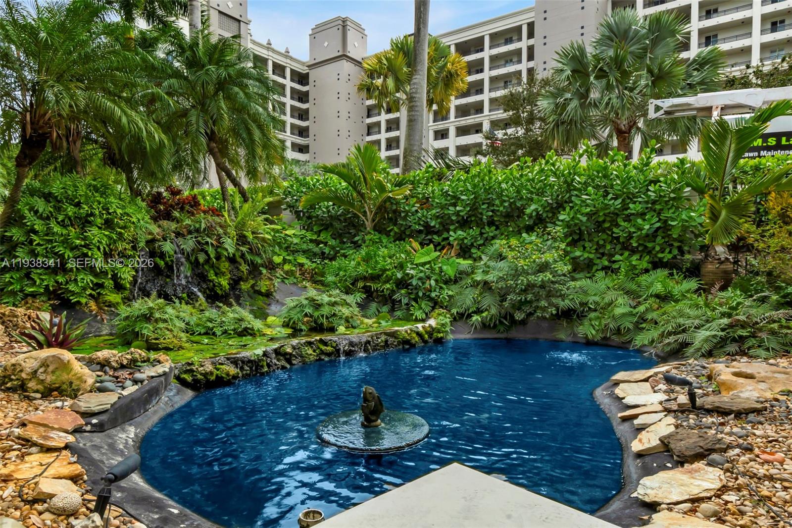 VOYAGER CONDO - Residential