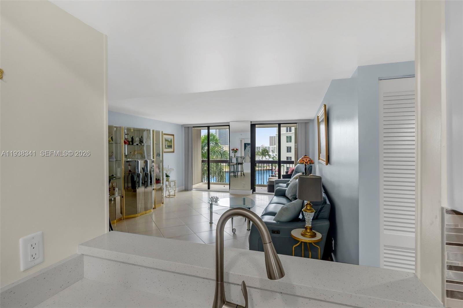 VOYAGER CONDO - Residential