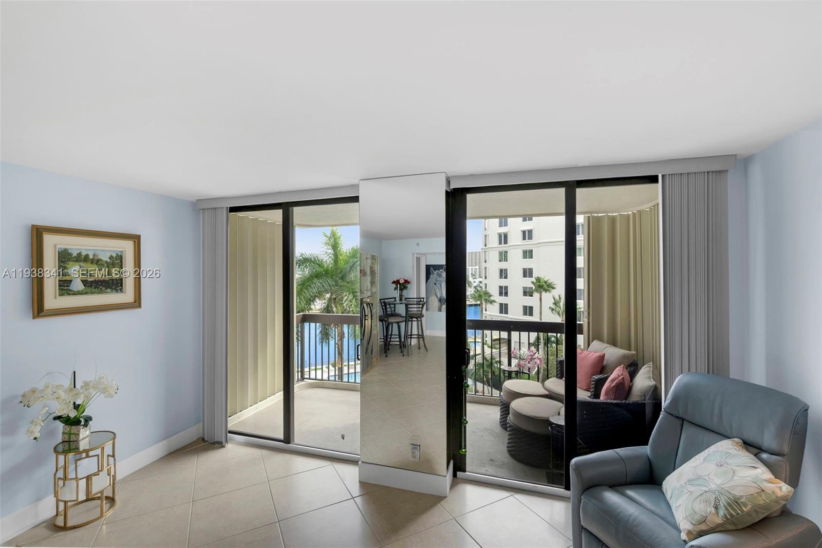 VOYAGER CONDO - Residential