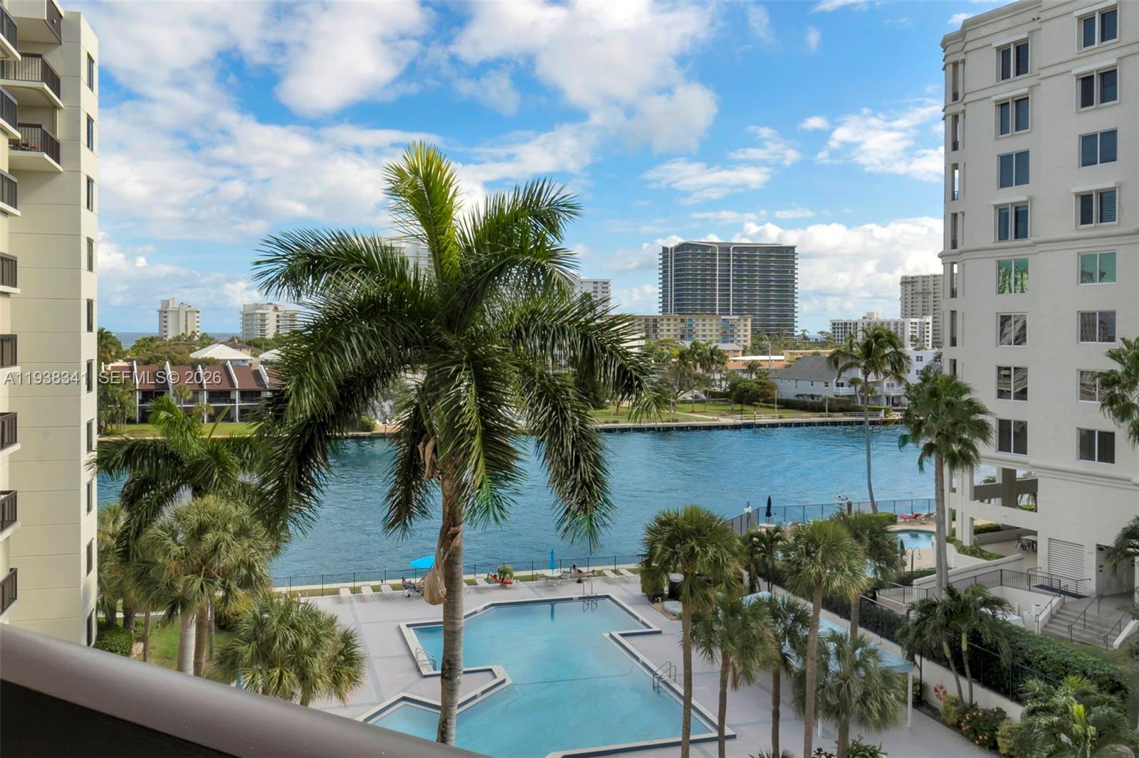 2900 NE 14th St Cswy 612