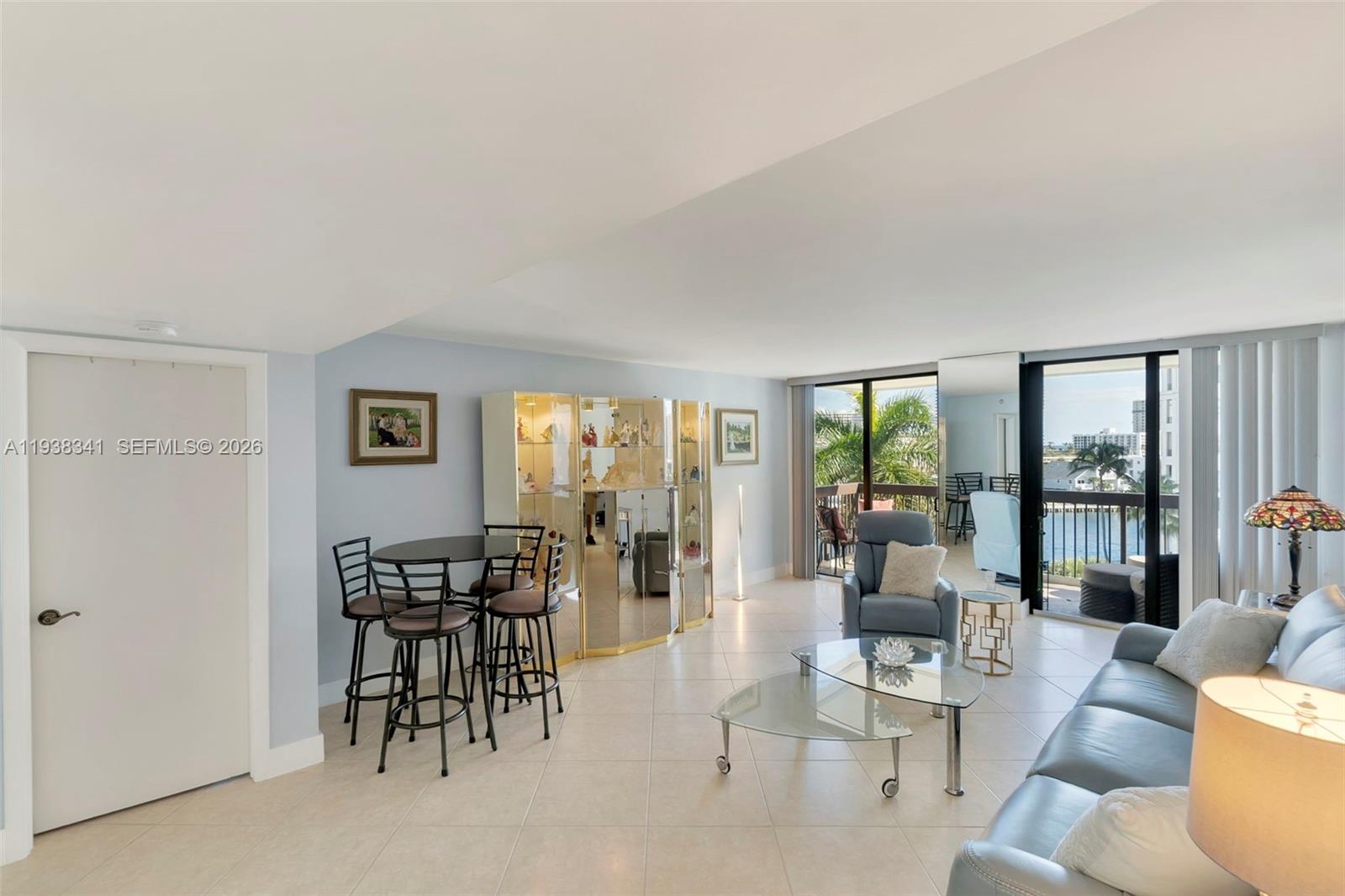 VOYAGER CONDO - Residential