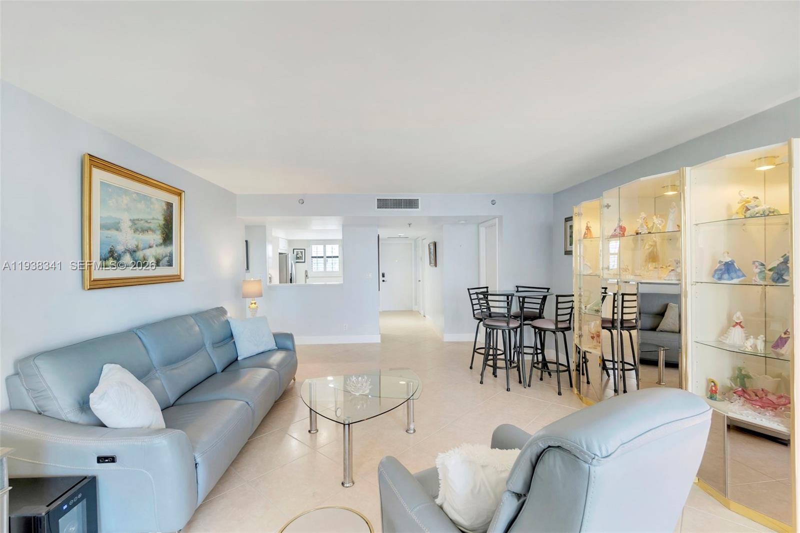 VOYAGER CONDO - Residential