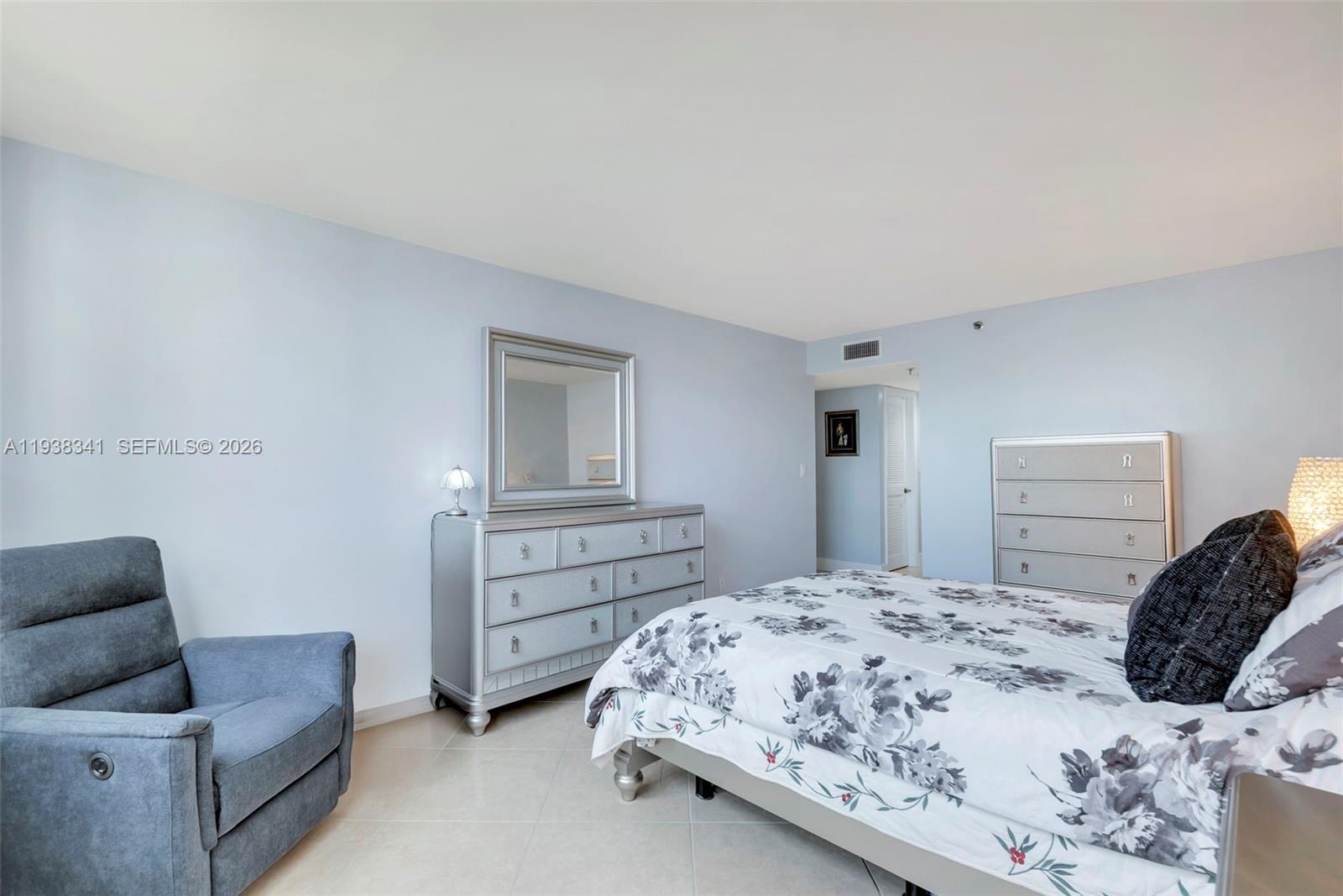 VOYAGER CONDO - Residential