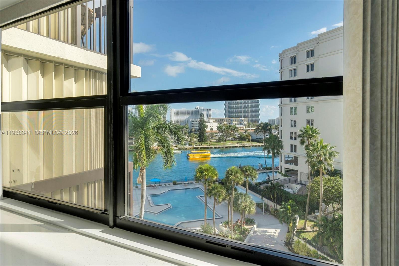 VOYAGER CONDO - Residential