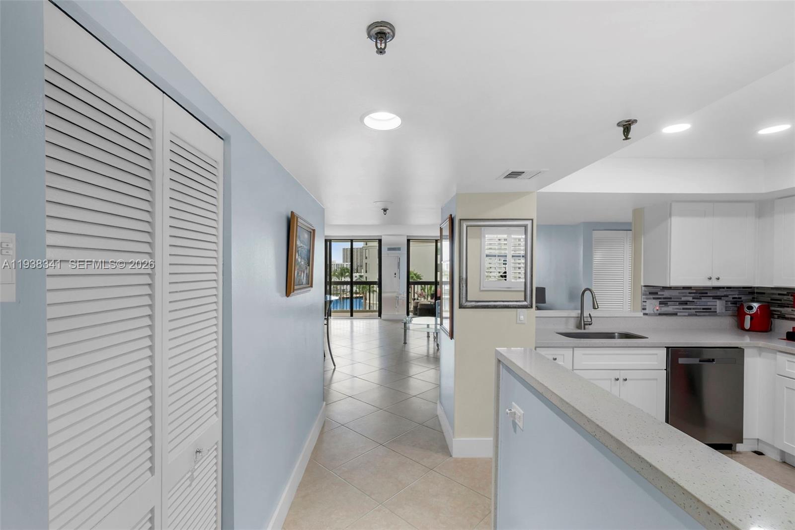 VOYAGER CONDO - Residential