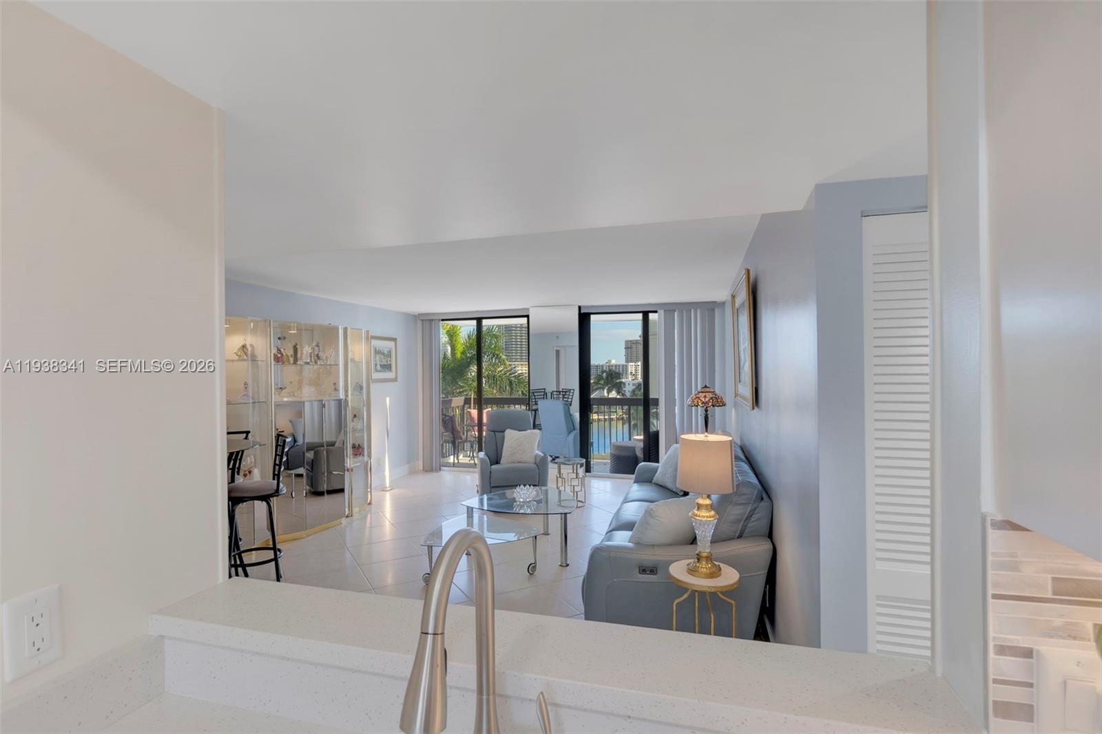 VOYAGER CONDO - Residential