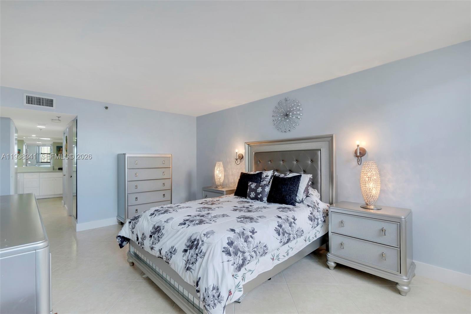 VOYAGER CONDO - Residential