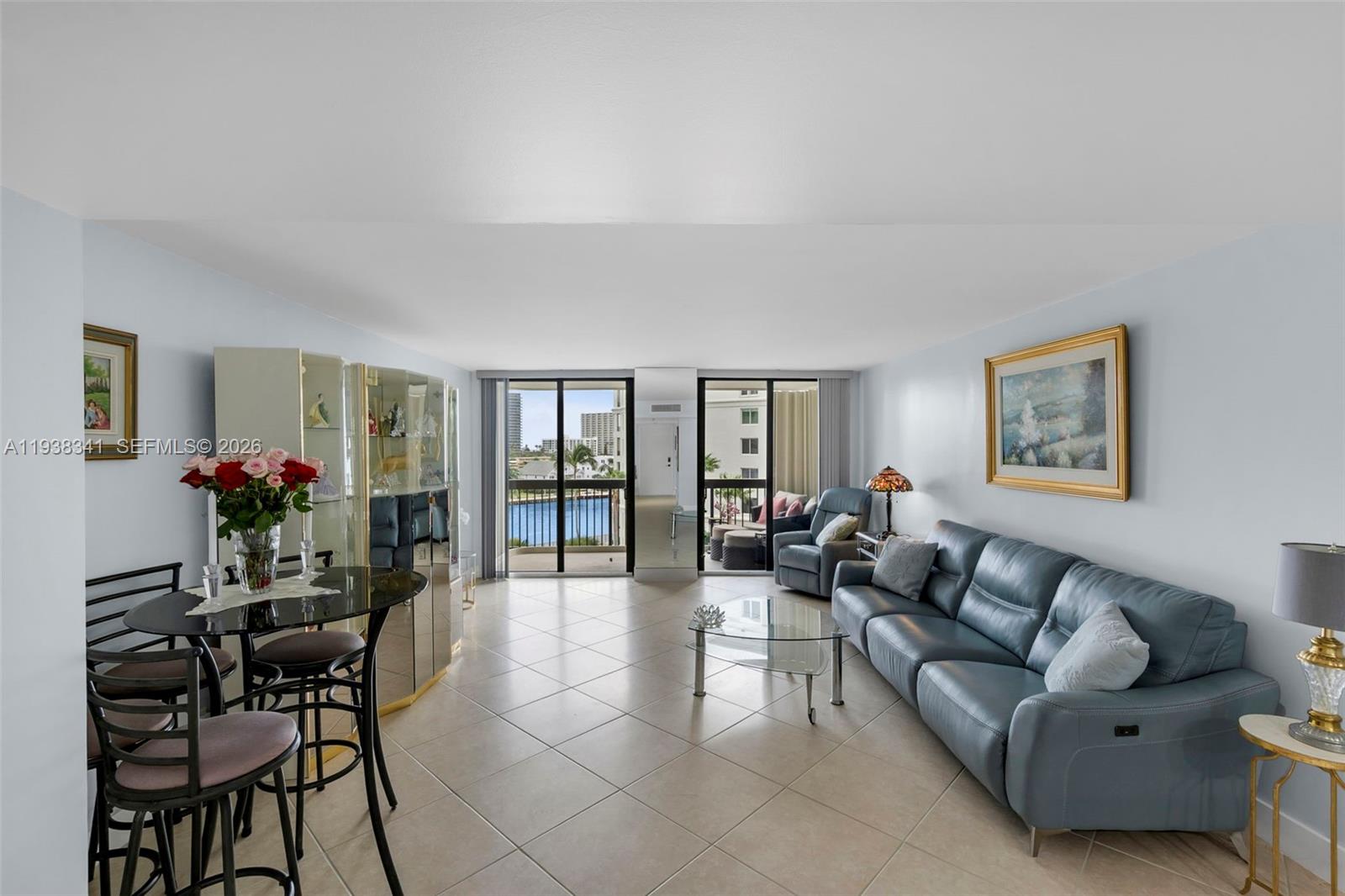 VOYAGER CONDO - Residential