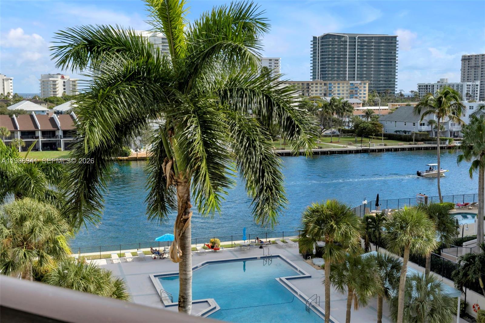 2900 NE 14th St Cswy 612