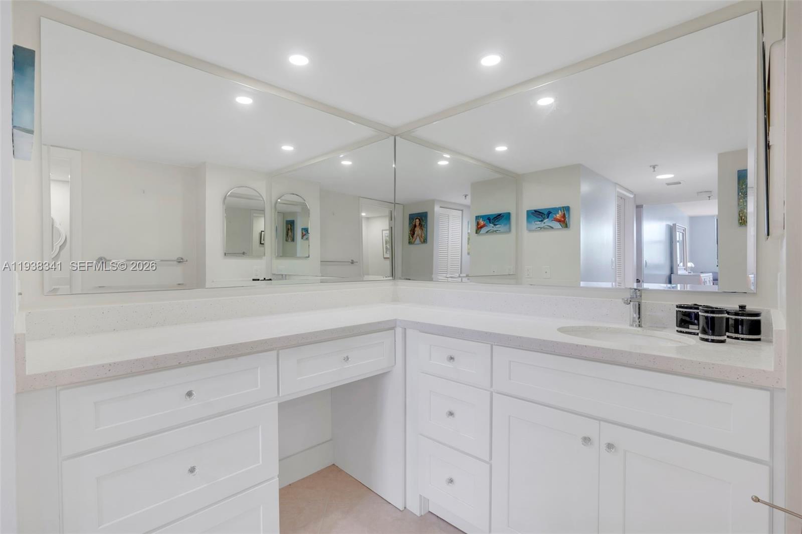 VOYAGER CONDO - Residential