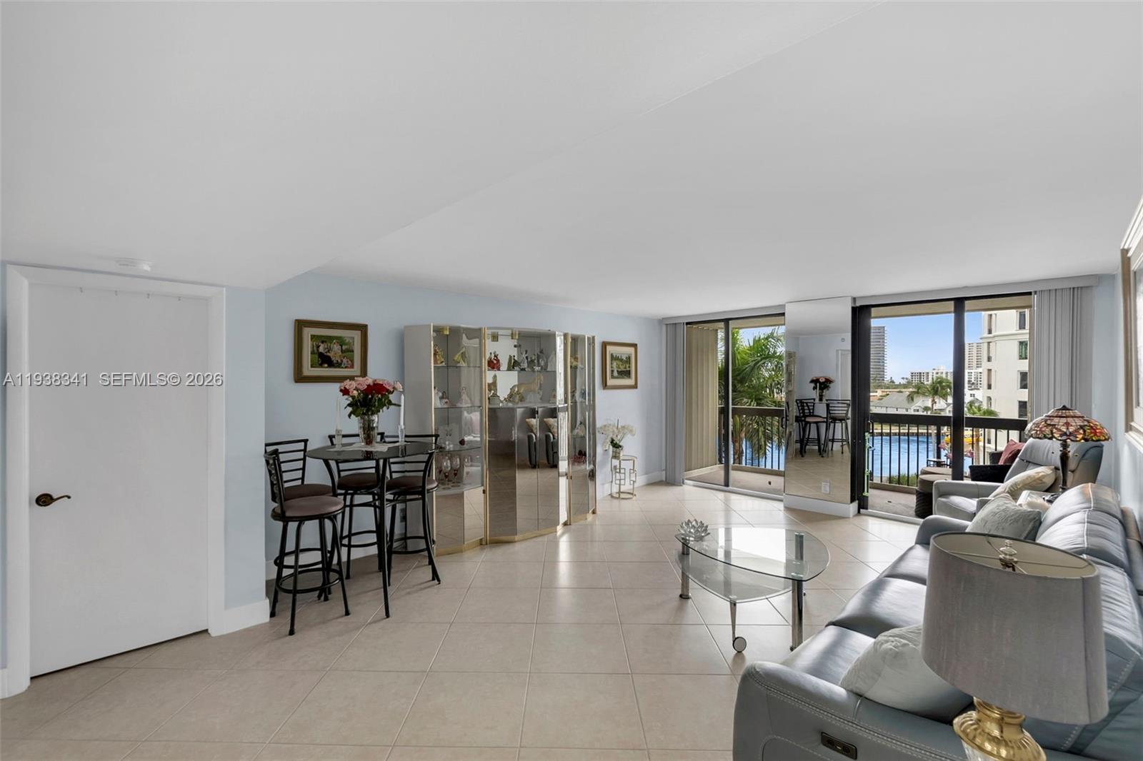 VOYAGER CONDO - Residential