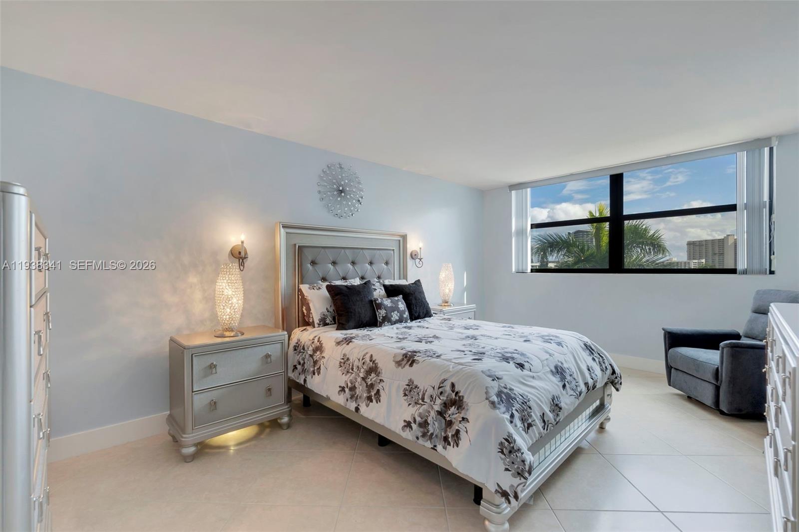 VOYAGER CONDO - Residential