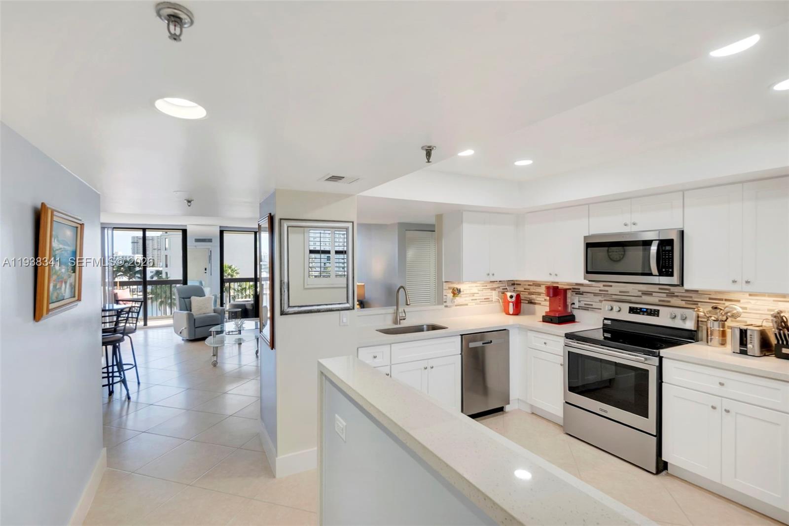 VOYAGER CONDO - Residential