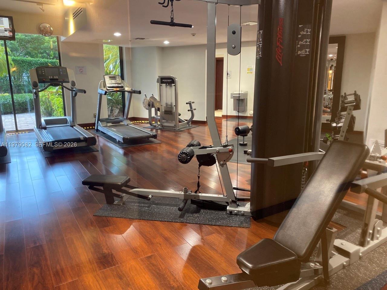 PARC CENTRAL AVENTURA SOU - Residential Lease