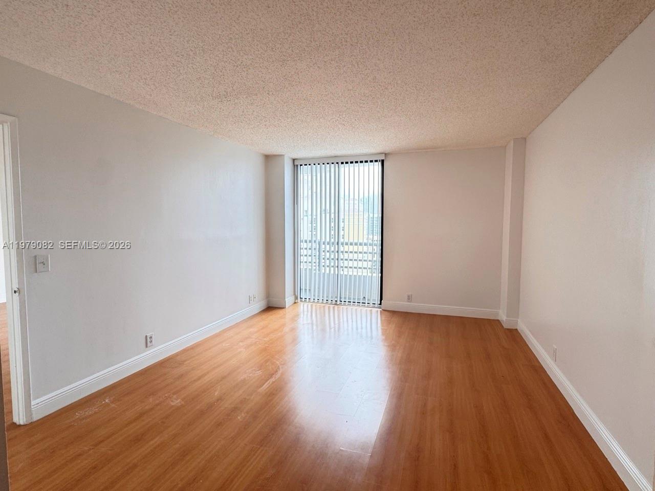 PARC CENTRAL AVENTURA SOU - Residential Lease